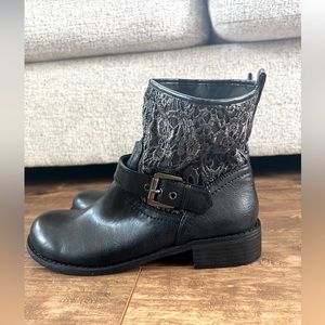 G by Guess Gaydan Black boots/booties w/embroidered uppers size 7